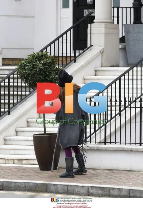 Elen Rives Spotted Outside Home