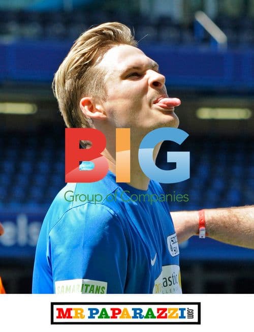 Singer Lee Ryan sticks tongue out at Soccer Six