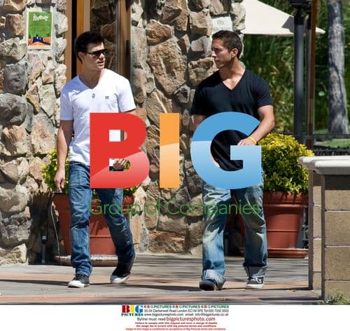 Taylor Lautner Visits Olive Garden