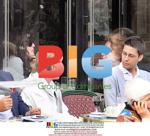 Mick Hucknall Visits Paris with Girlfriend