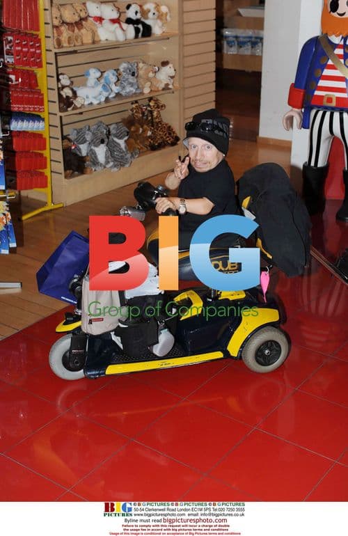 Verne Troyer Shopping at JFK Airport