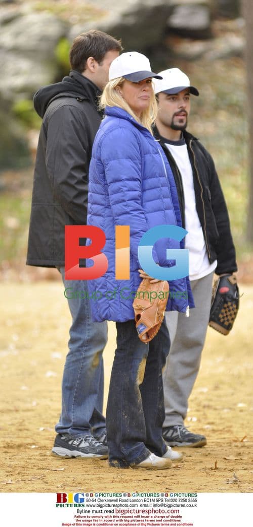 Rachel Hunter, Krysten Ritter, Ivan Sergei Filming "Gravity"