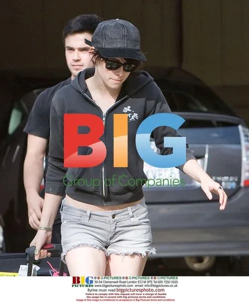 Kristen Stewart Heads to Airport