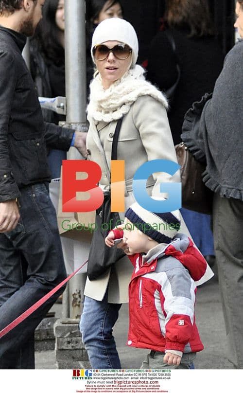 Naomi Watts and Liev Schreiber Shopping