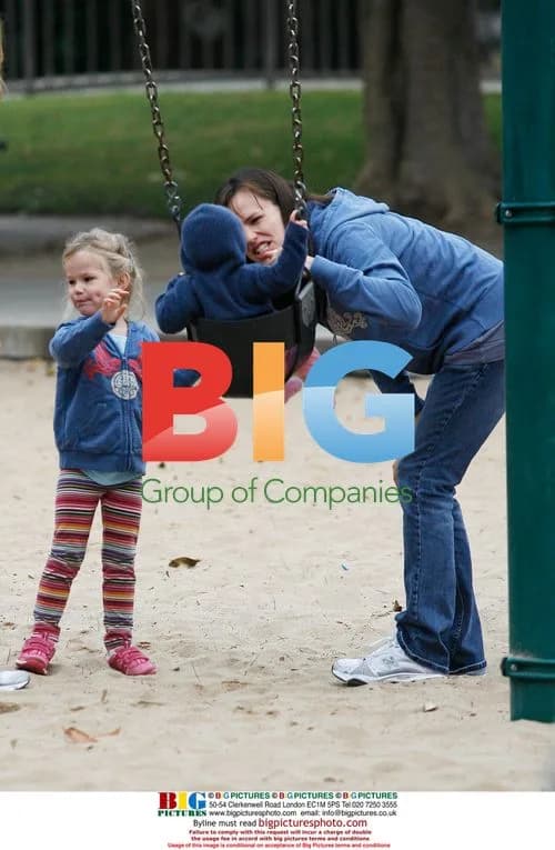 Jennifer Garner with daughters at Park