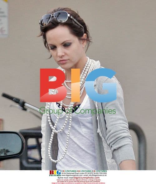 Mena Suvari Grocery Shopping in Sherman Oaks