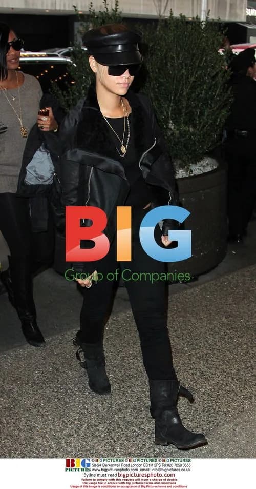 Rihanna Arriving at MTV Studios