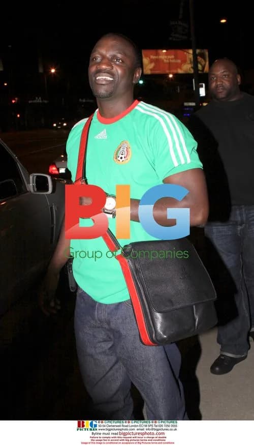 Akon Leaves Boa Steakhouse