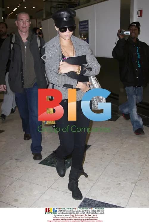 Rihanna Catches Flight at NYC Airport