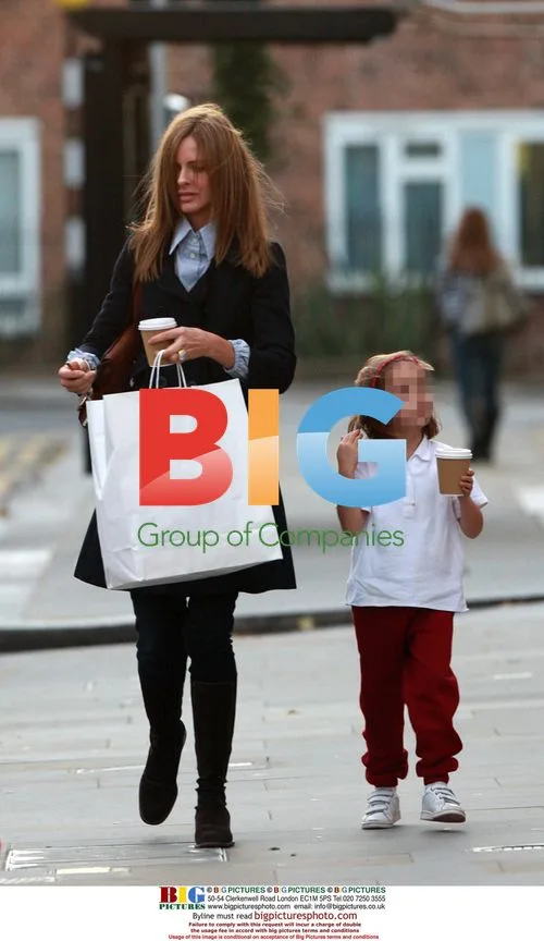 Trinny Woodall shops with daughter