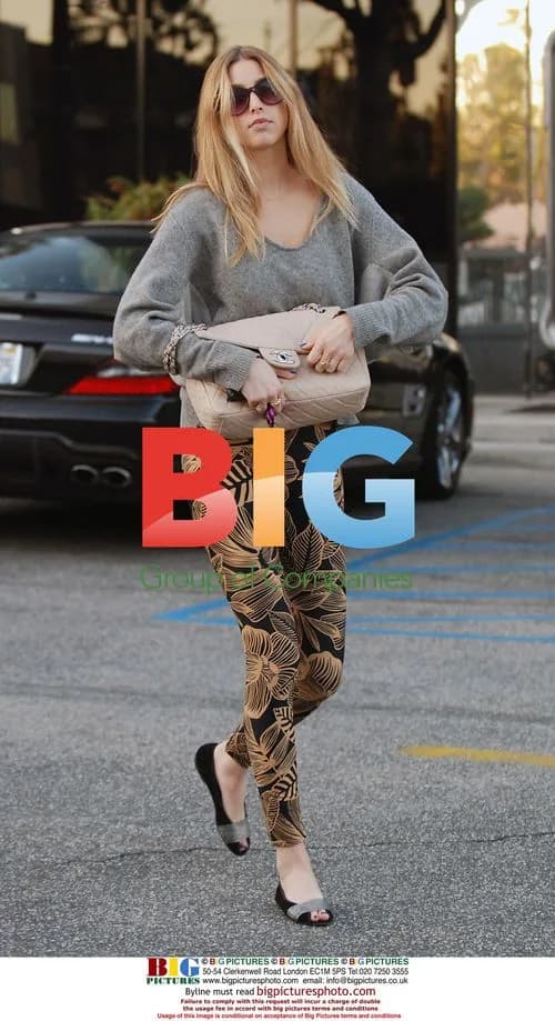 Whitney Port gets coffee with sister