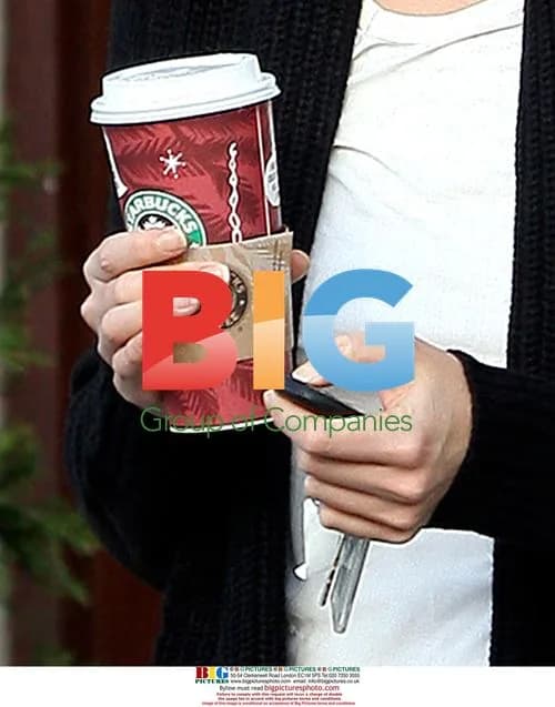 Katie Holmes Grabs Coffee in New York