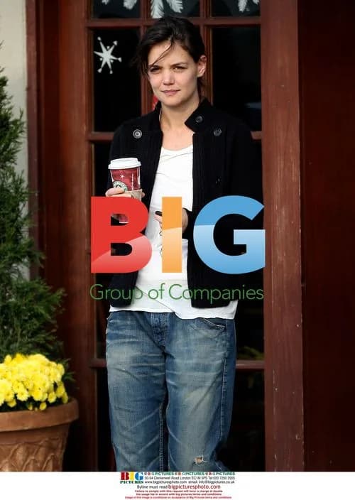 Katie Holmes Grabs Starbucks Coffee in NY