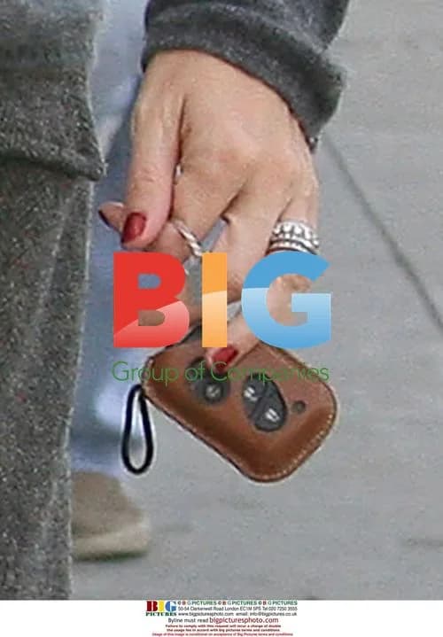 Jennifer Garner Visits Therapist, Shops in Santa Monica