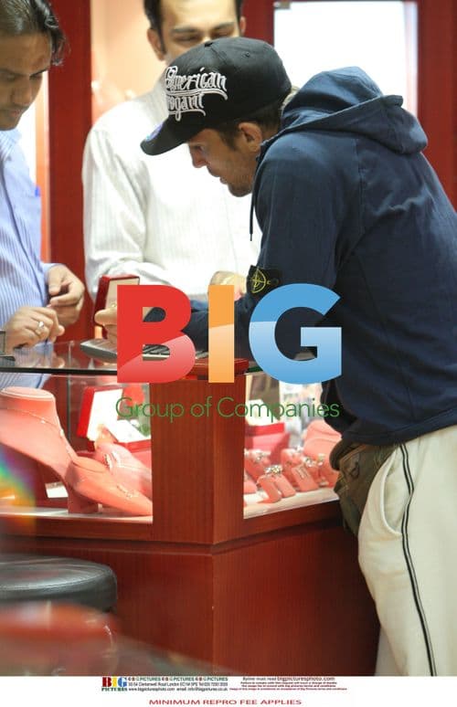 Alex Reid Shops for Engagement Ring