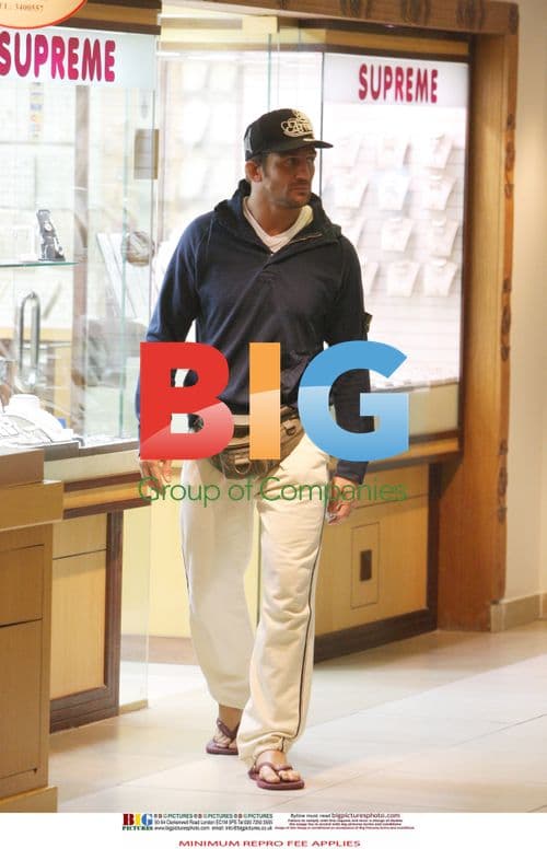 Alex Reid shops for engagement ring