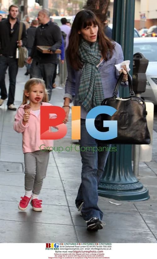 Jennifer Garner and Daughter Violet Out in Santa Monica