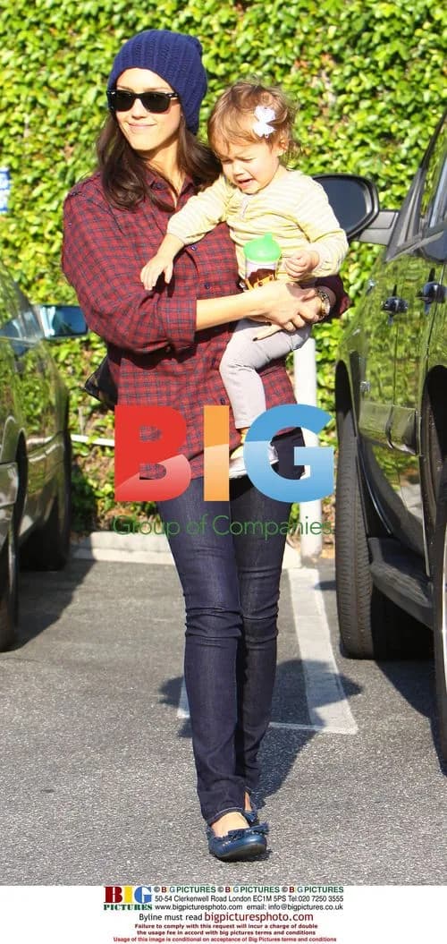 Jessica Alba and daughter Honor shopping
