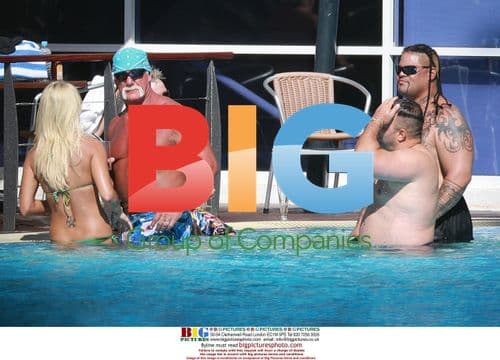 Hulk Hogan Relaxes with Girlfriend