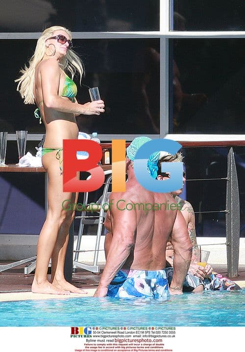 Hulk Hogan Relaxes Poolside with Girlfriend