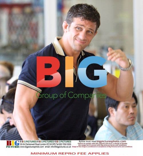 Alex Cage Fighter Visits Jordan at Palazzo Versace