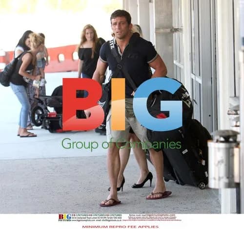 Alex Cage Fighter Visits Palazzo Versace
