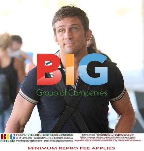 Alex Cage Fighter Visits Jordan at Palazzo Versace