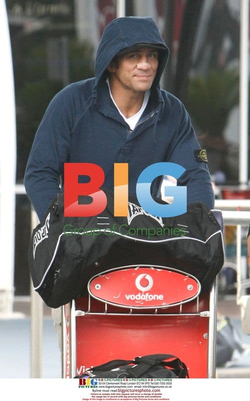 Alex Reid Arrives in Australia