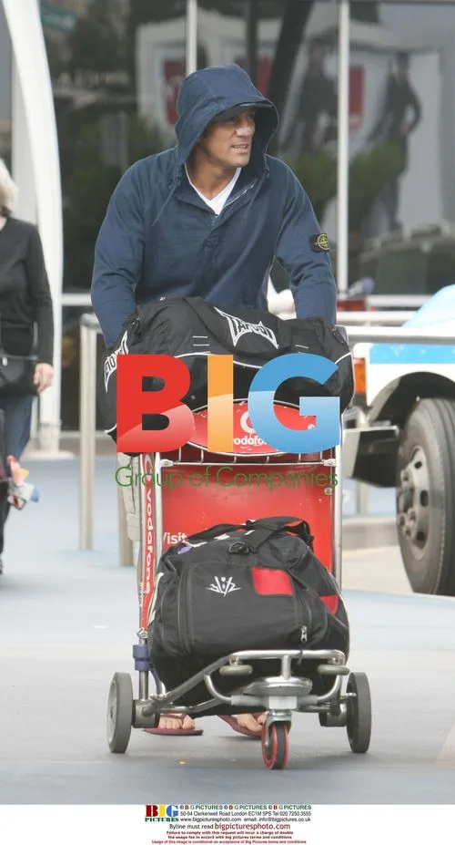 Alex Reid Arrives in Australia