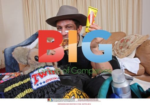 Alex Reid packing up before going to I'm a Celeb