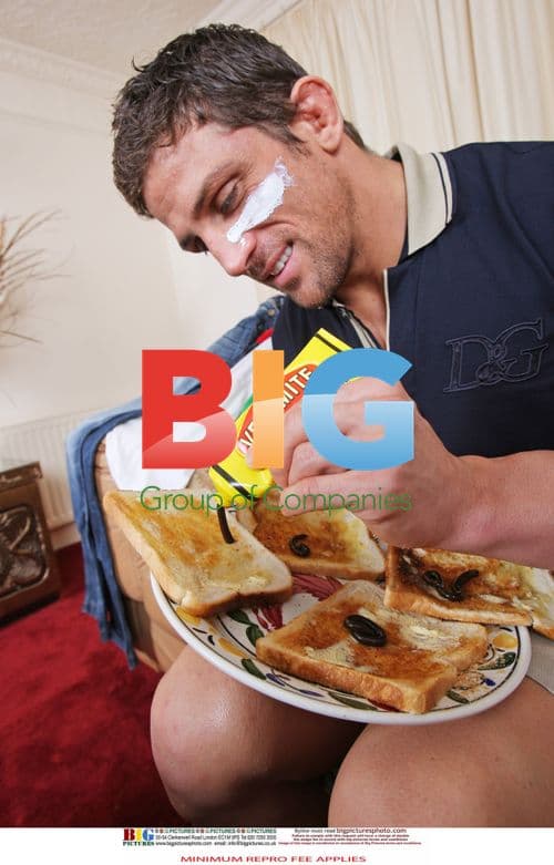 Alex Reid Packing Before I'm a Celebrity