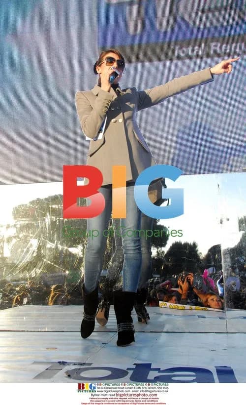 Elisabetta Canalis hosts TRL, introduces band Finley in Milan