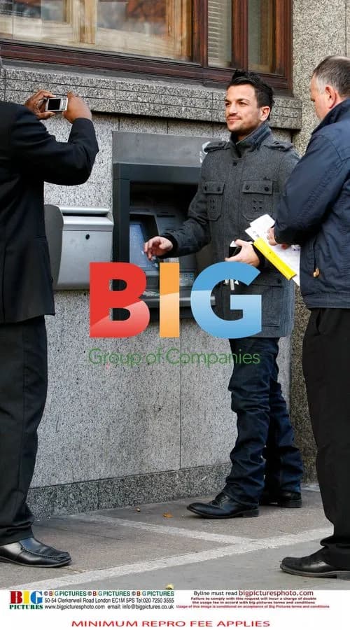 Peter Andre Uses Cash Point in London