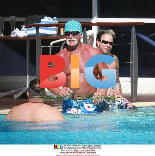 Hulk Hogan Relaxes with Girlfriend at Australian Hotel