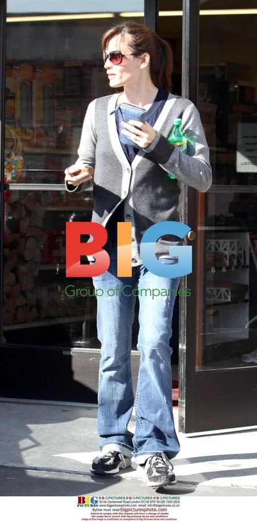 Jennifer Garner Leaving Hardware Store