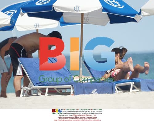 Nick Lachey and Vanessa Minillo at Miami Beach