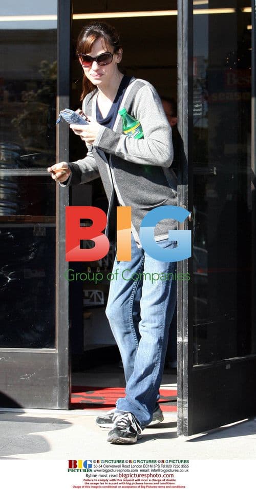 Jennifer Garner Hardware Shopping