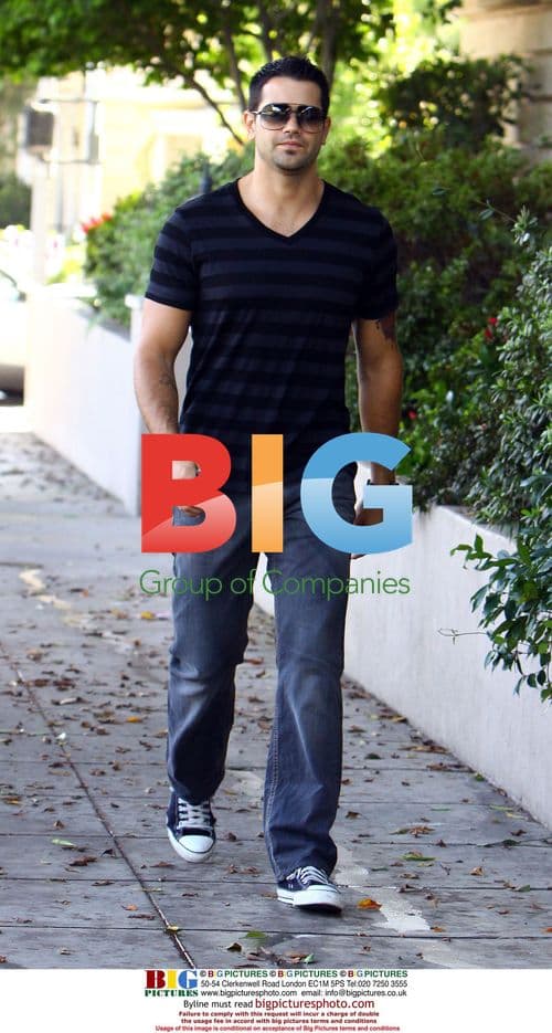 Jesse Metcalfe Running Errands