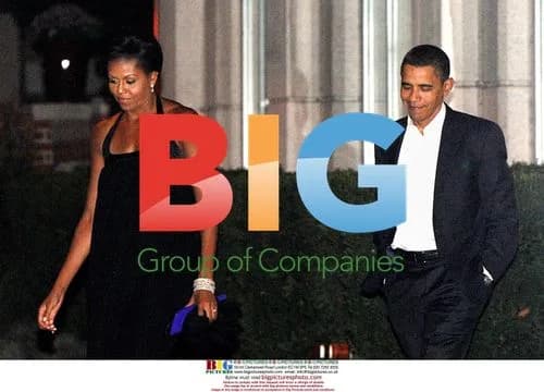 Obamas Celebrate 17th Anniversary