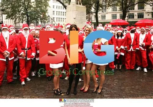 Lisa Snowdon at Santa Charity Run