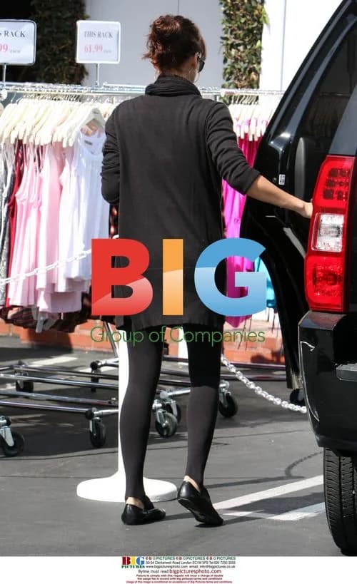 Jessica Alba Shopping in LA
