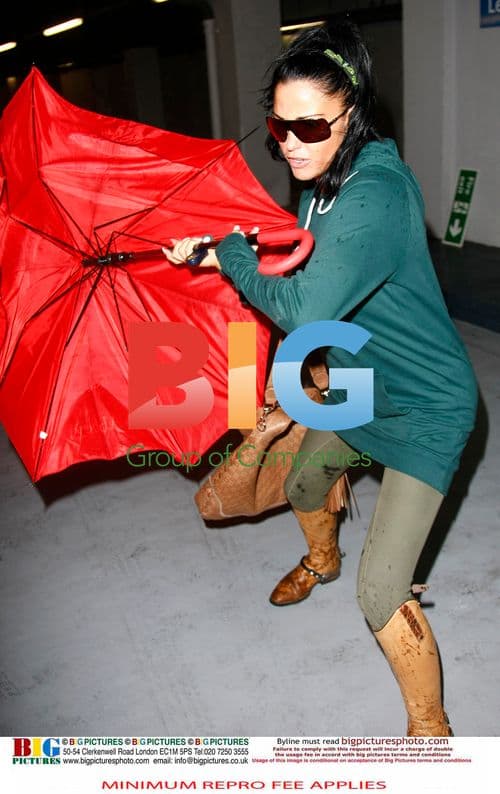 Katie Price Loses Cool with Photographer in Brighton