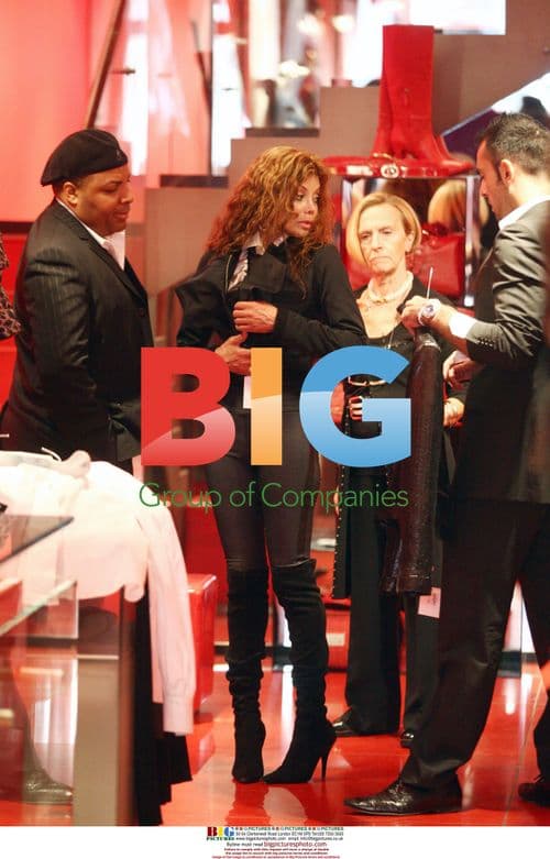 La Toya Jackson goes on shopping spree in Rome