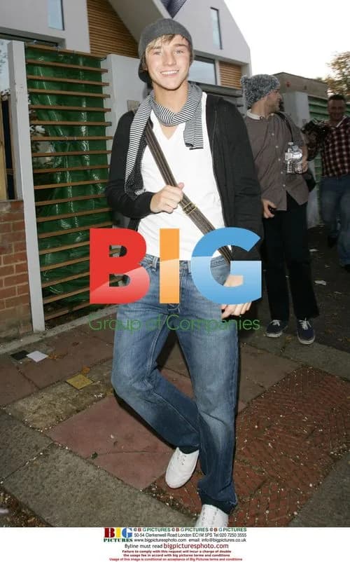 X Factor Finalists Leave House