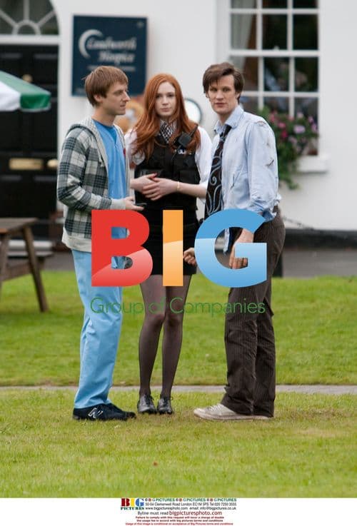 Matt Smith and Karen Gillan on Dr Who Set