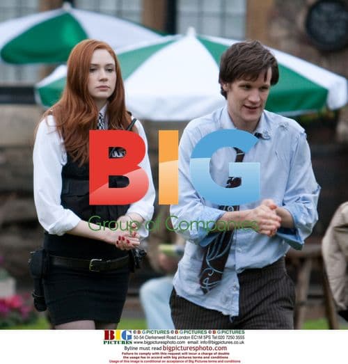 Matt Smith and Karen Gillan on Dr Who set