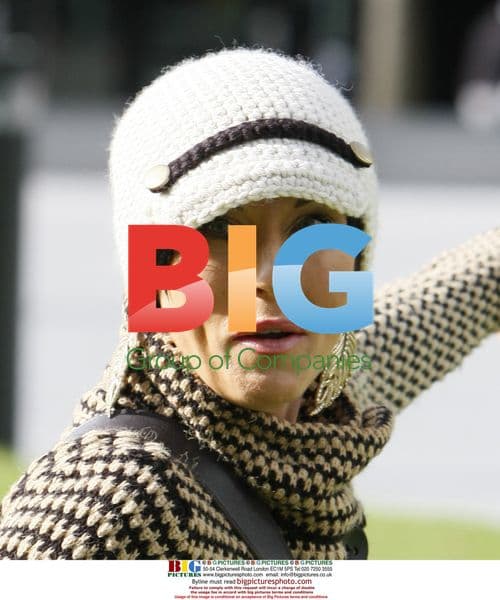 Jessie Wallace Leaving Hotel, Arriving at Opera House