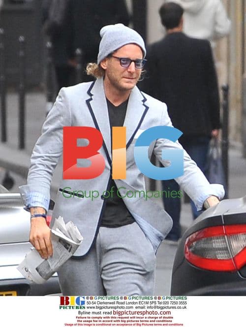 Lapo Elkann parks Maserati, walks with girlfriend
