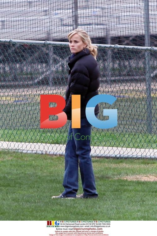 Reese Witherspoon on Film Set