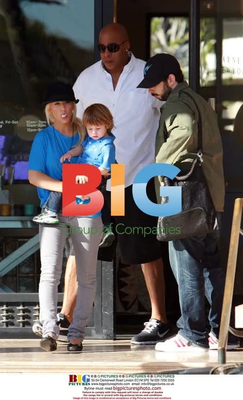 Christina Aguilera and Family Shopping